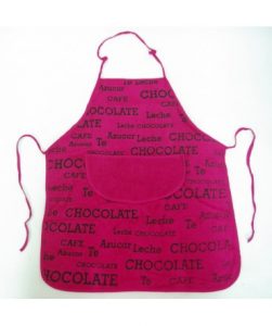 delantal-rizo-chocolate-fucsia